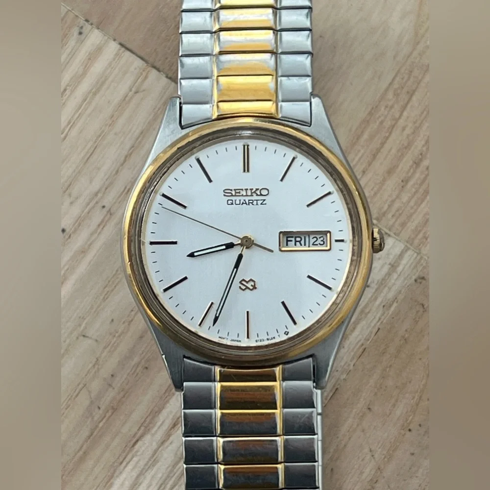 Seiko SQ Vintage Men’s Watch Two-Tone Stretch Bracelet Silver Dial Date Window